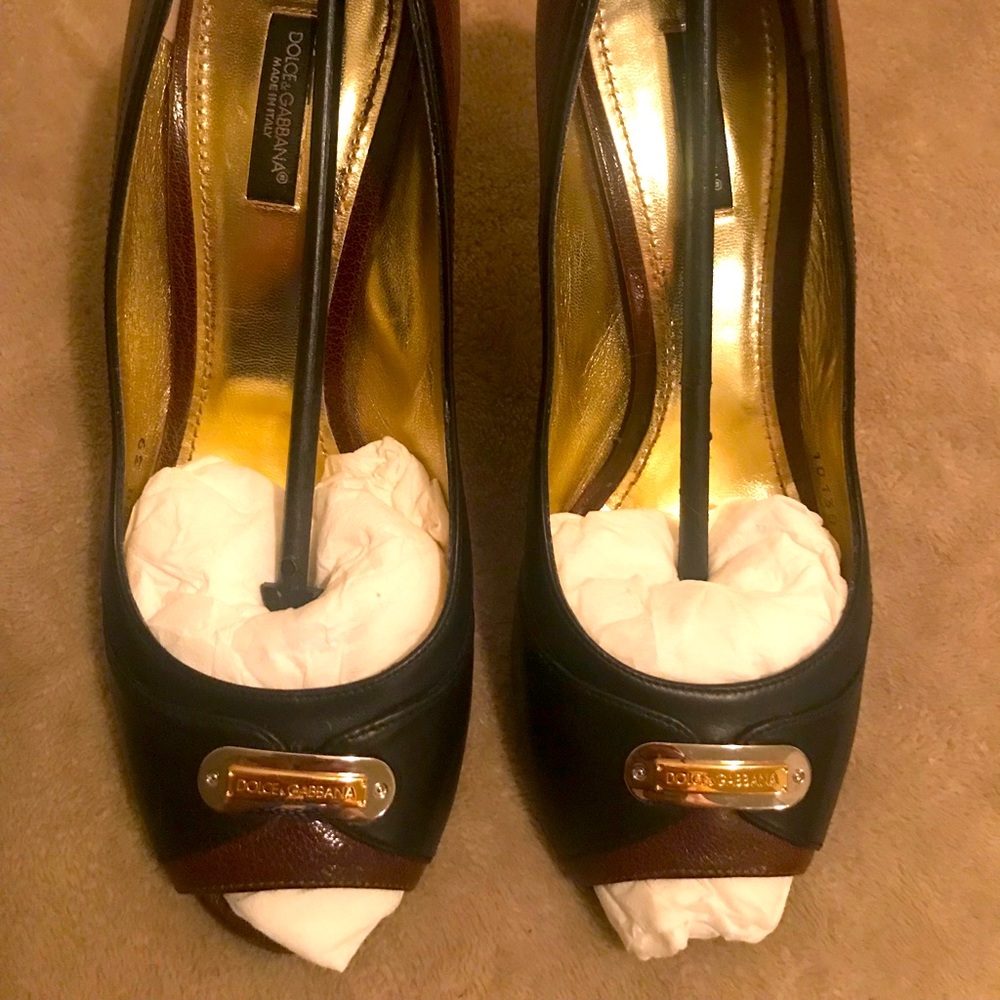 Dolce & Gabbana Tan/Black Open Toe Pump 39/ 9M